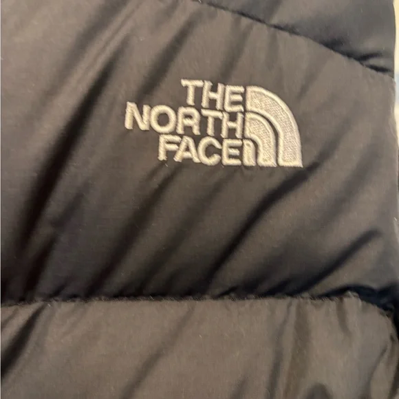 The North Face Women's Black Puffer Vest - Picture 4 of 7